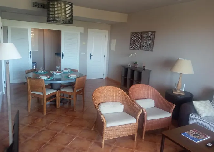 Elio Club 5, Golf & *